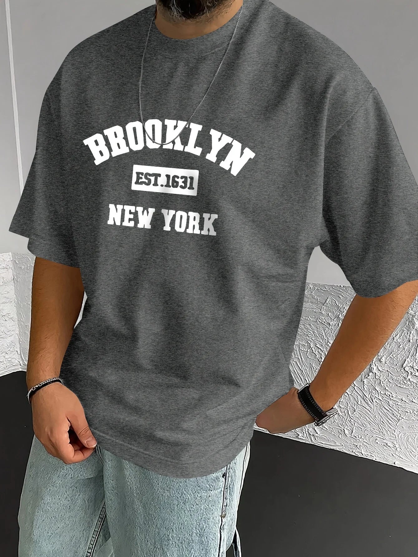 חולצה דגם- שחר